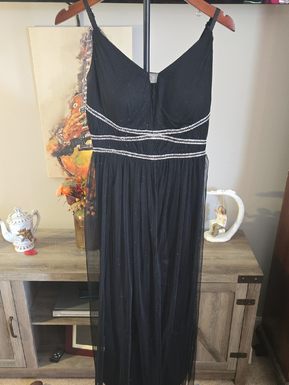 Elegant Black Maxi Dress with Beaded Waist Detailing